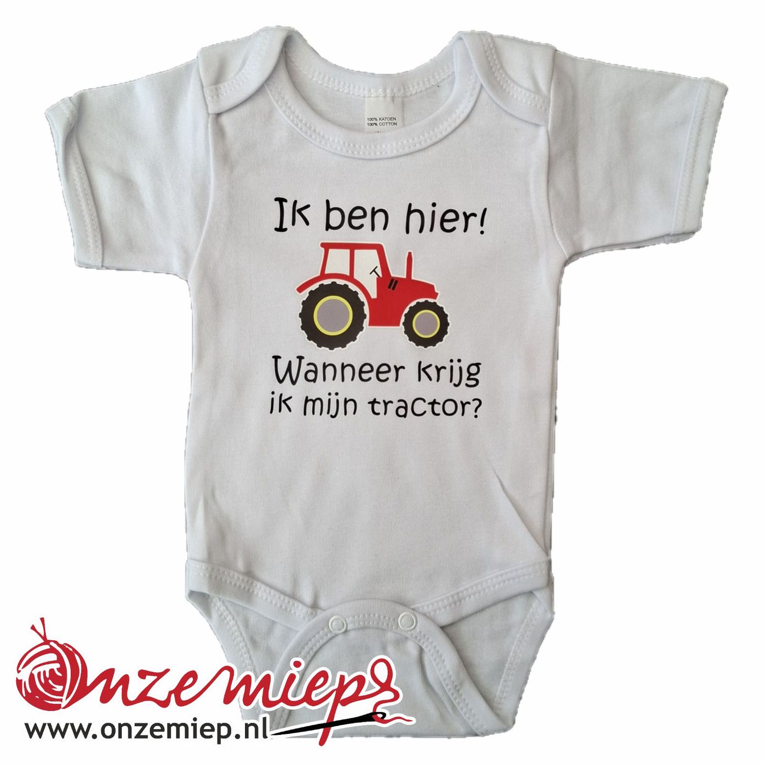 Witte romper met &quot;Ik ben hier! Wanneer krijg ik mijn tractor?&quot; - rode tractor