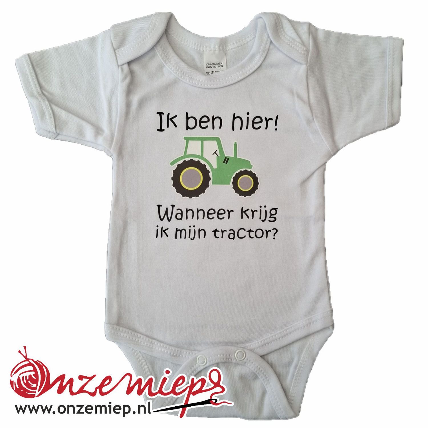 Witte romper met &quot;Ik ben hier! Wanneer krijg ik mijn tractor?&quot; - groene tractor