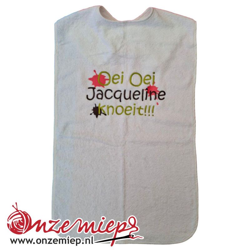 Persoonlijke witte slab voor volwassenen met naam - 50 x 100 cm - Oei oei (NAAM) knoeit!!! - of andere tekst