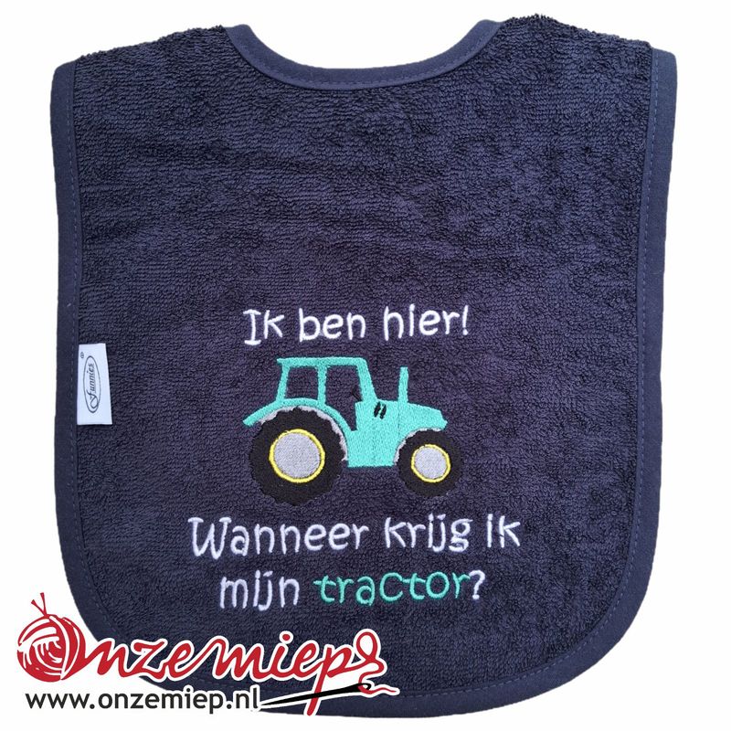Donker blauwe slab met "Ik ben hier! Wanneer krijg ik mijn tractor?" - Groene tractor