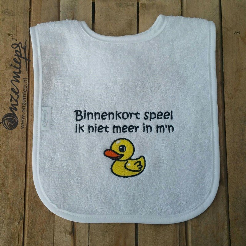 Witte slab met &quot;Binnenkort speel ik niet meer in m&#39;n eendje&quot;