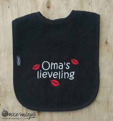Zwarte slab met &quot;Oma&#39;s lieveling&quot;