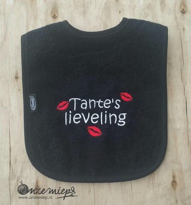 Zwarte slab met &quot;Tante&#39;s lieveling&quot;
