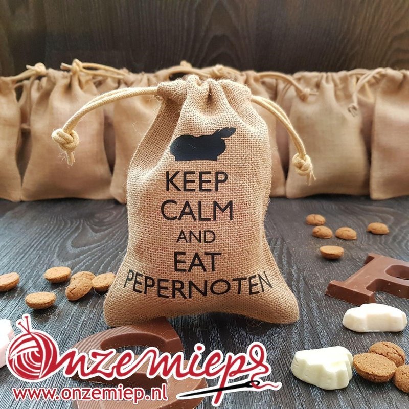 Pepernotenzakje met de tekst &quot;Keep calm and eat pepernoten&quot;