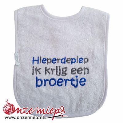 Witte slab met "Hieperdepiep ik krijg een broertje" Witte slab met "Hieperdepiep ik krijg een broertje"