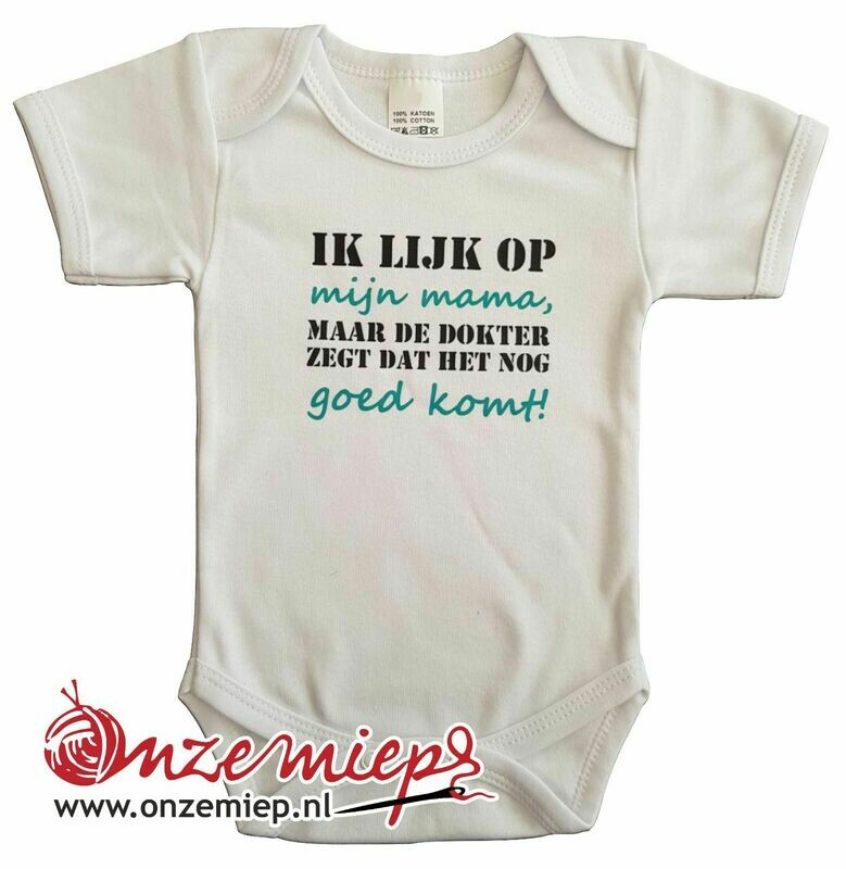 Witte romper met "Ik lijk op mijn mama, maar de dokter zegt dat het nog goed komt!" - maat 80