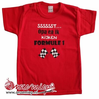 Rood baby shirt met "Sssssst... Opa en ik kijken Formule 1"