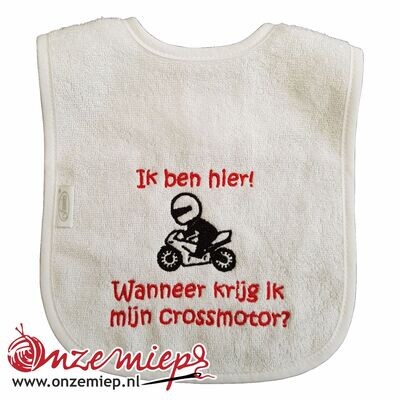 Witte slab met "Ik ben hier! Wanneer krijg ik mijn crossmotor?"