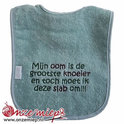 Groene (stone green) slab met "Mijn oom is de grootste knoeier en toch moet ik deze slab om!!!"