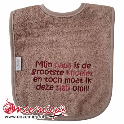 Pinkstone slab met "Mijn papa is de grootste knoeier en toch moet ik deze slab om!!!"