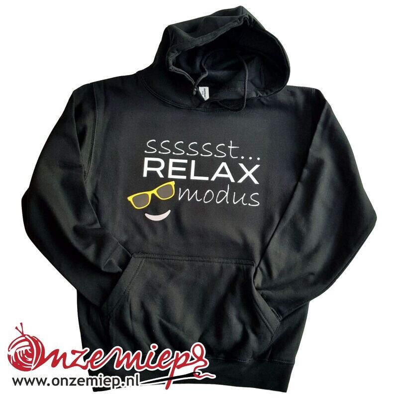 Zwarte hoodie met "Sssssst... Relax modus"