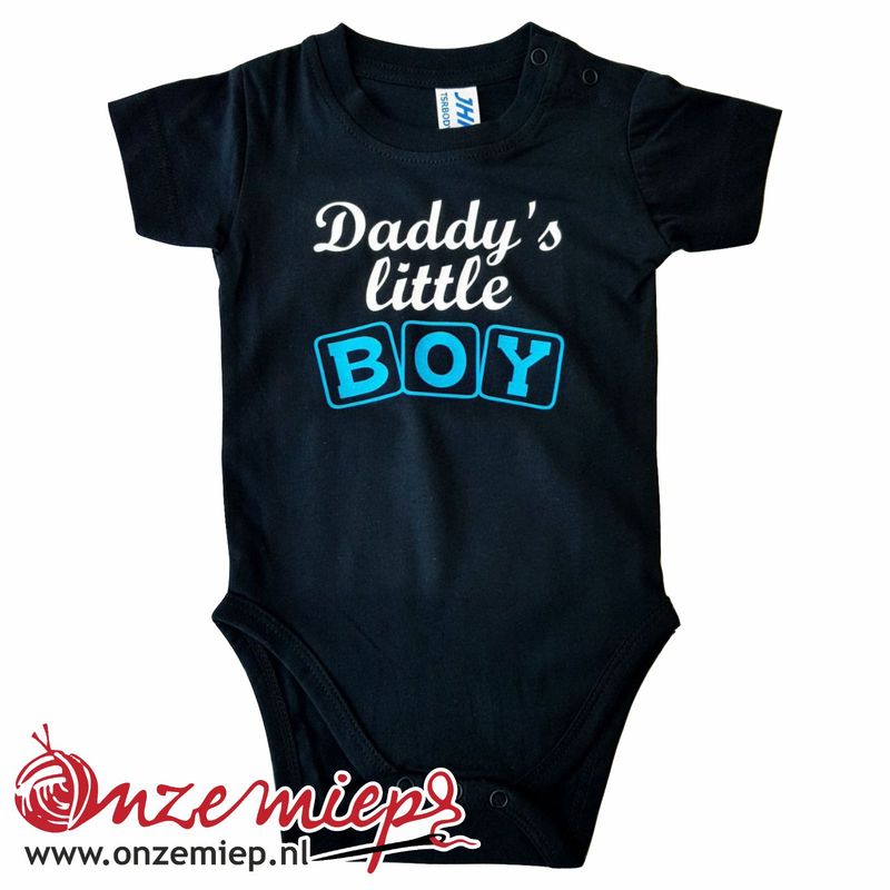 Zwarte romper met "Daddy's little boy" - 9 maanden Zwarte romper met "Daddy's little boy" - 9 maanden