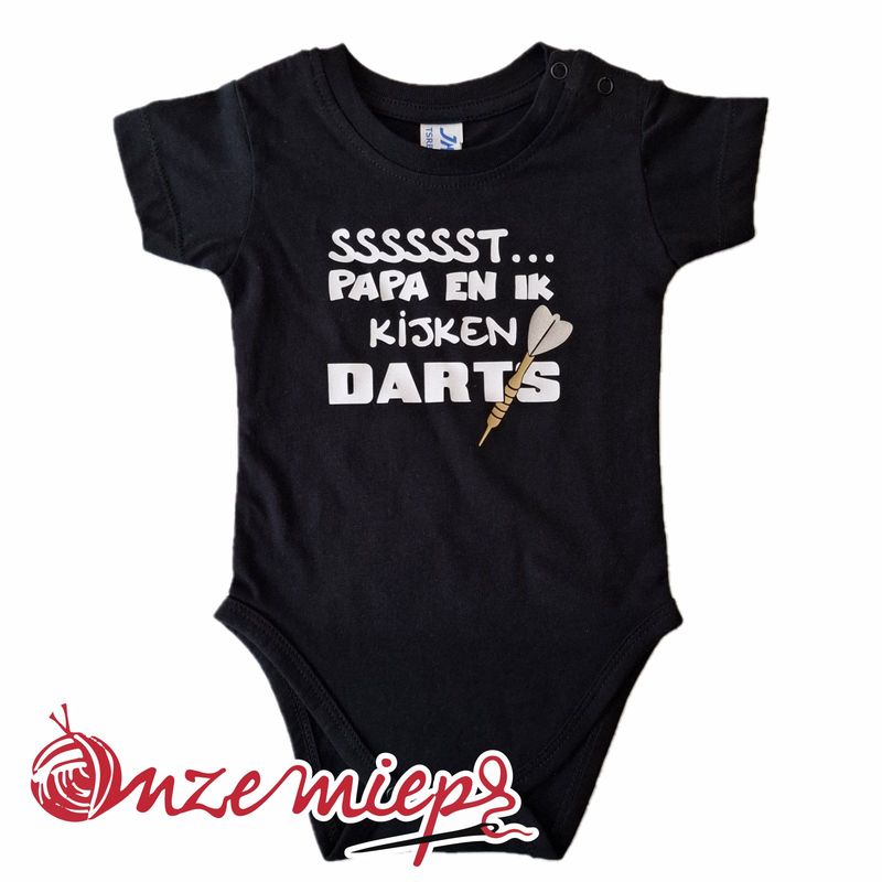 Zwarte romper met "Sssssst... Papa en ik kijken darts" - 9 maanden