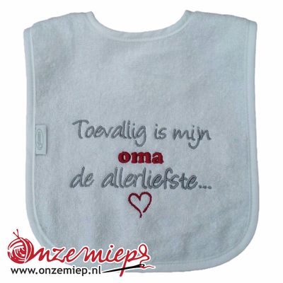 Witte slab met "Toevallig is mijn OMA de allerliefste!"