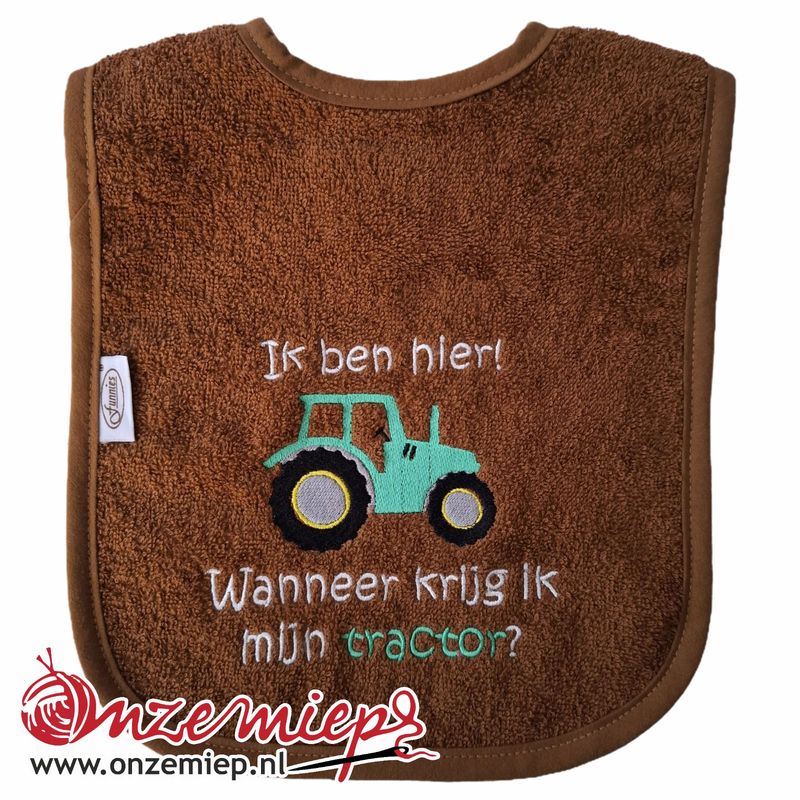 Bruine slab met "Ik ben hier! Wanneer krijg ik mijn tractor?" - Groene tractor