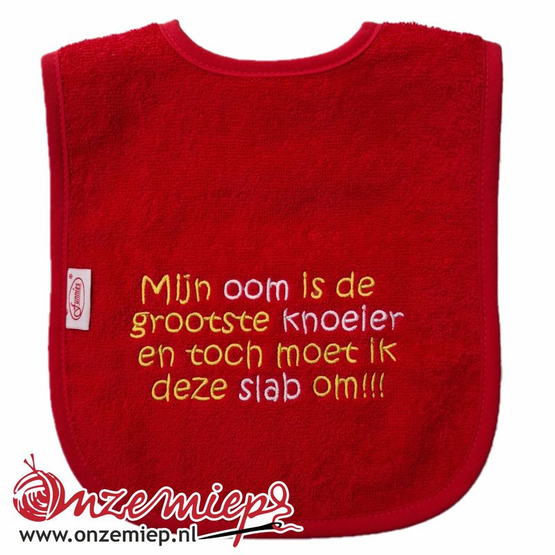 Rode slab met "Mijn oom is de grootste knoeier en toch moet ik deze slab om!!!"