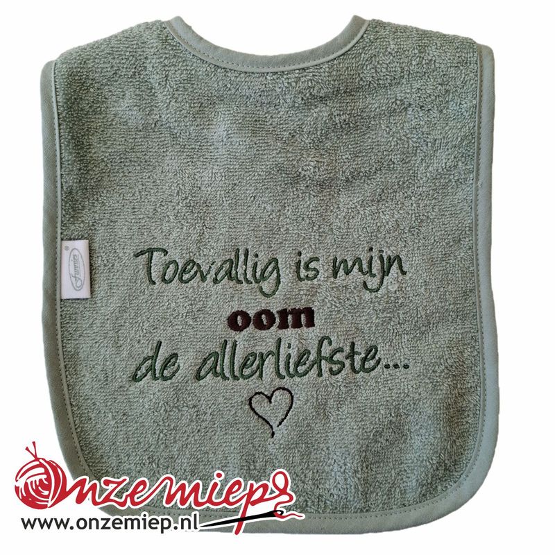 Groene (stone green) slab met "Toevallig is mijn oom de allerliefste"