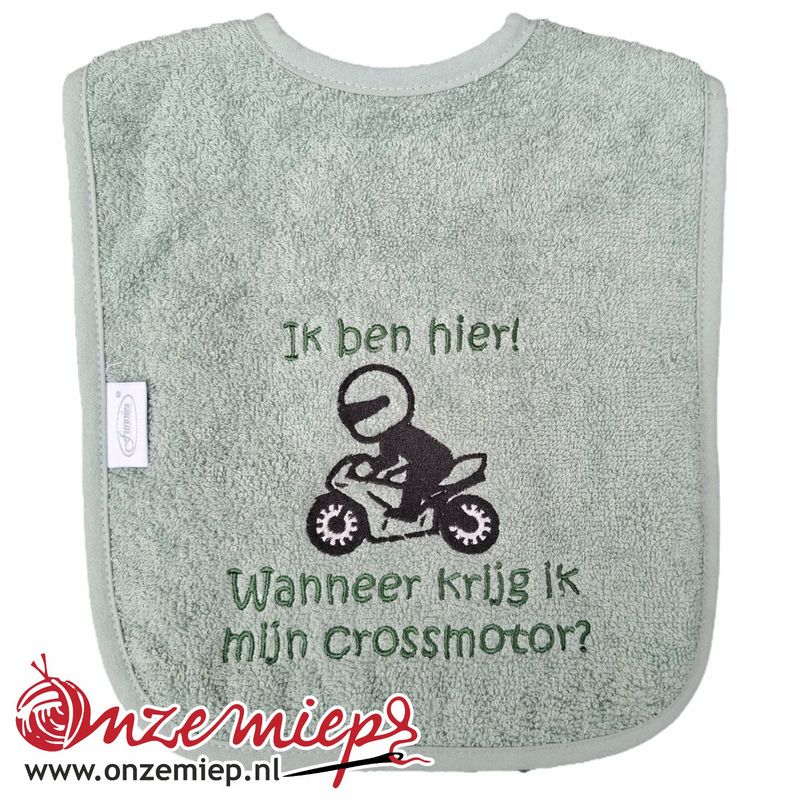 Groene (stone green) slab met "Ik ben hier! Wanneer krijg ik mijn crossmotor?"