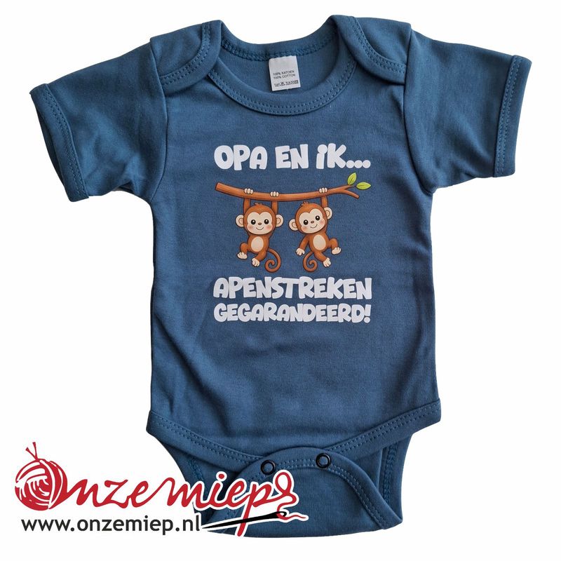Blauwe (jeans) romper met "Opa en ik... Apenstreken gegarandeerd!"