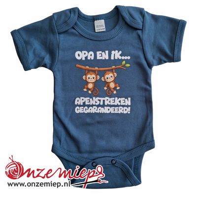 Blauwe (jeans) romper met "Opa en ik... Apenstreken gegarandeerd!"