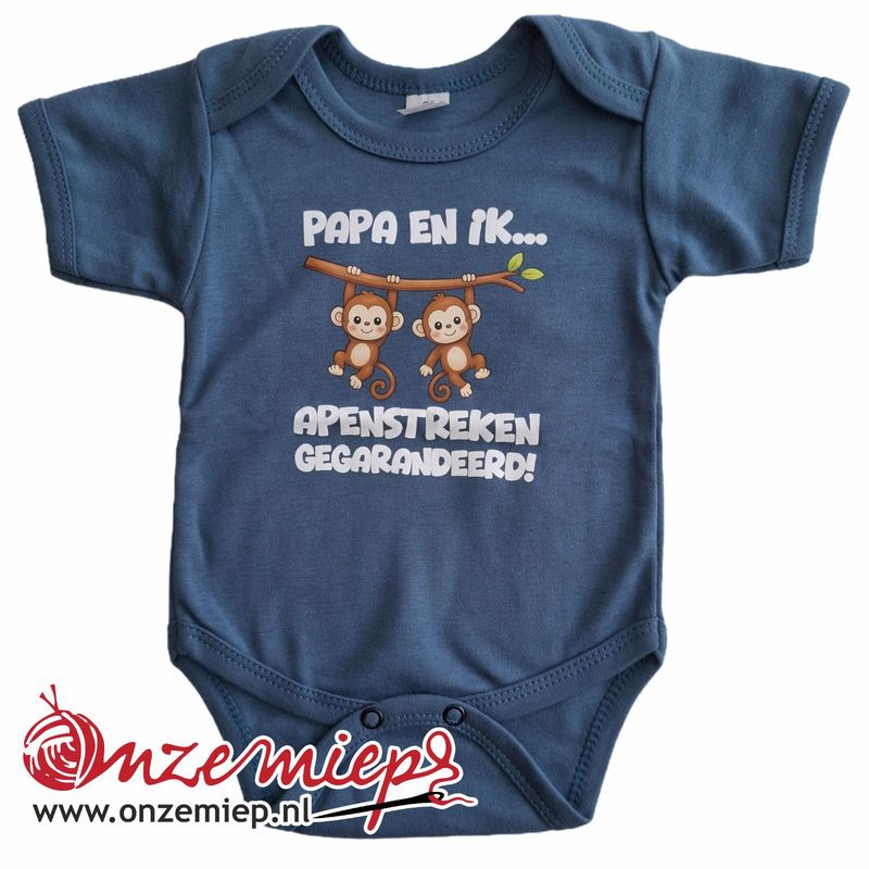 Blauwe (jeans) romper met "Papa en ik... Apenstreken gegarandeerd!"