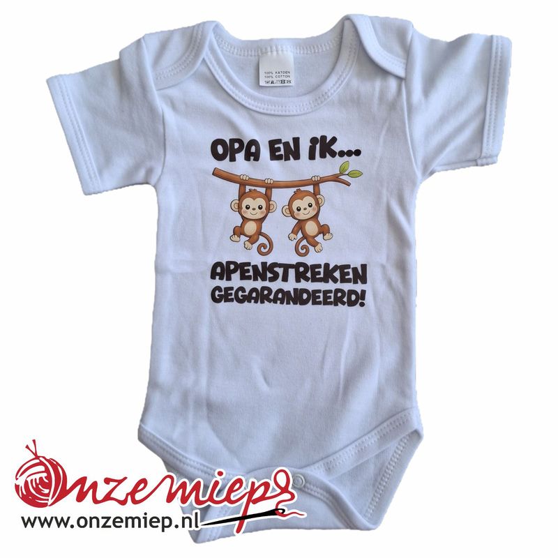 Witte romper met "Opa en ik... Apenstreken gegarandeerd!"