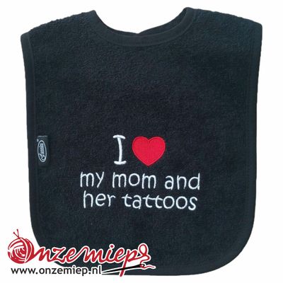 Zwarte slab met "I love my mom and her tattoos"