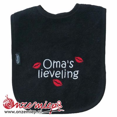 Zwarte slab met "Oma's lieveling"