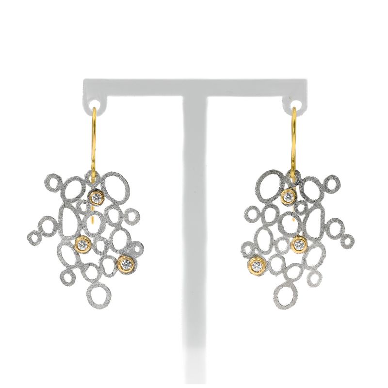 Boucles d’oreilles dentelle d’or bicolore et diamants