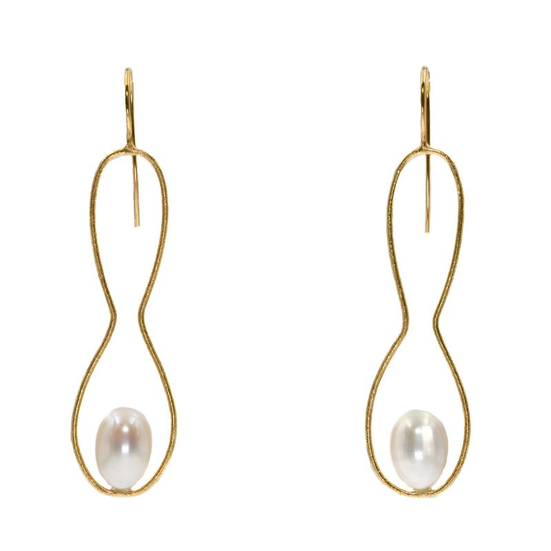 Longues boucles ovales en or jaune & perle blanche Longues boucles ovales en or jaune & perle blanche