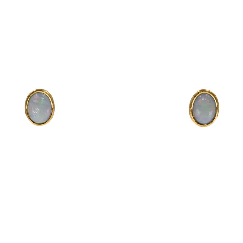 Boucles ovales en or jaune et opales d’Australie Boucles ovales en or jaune et opales d’Australie