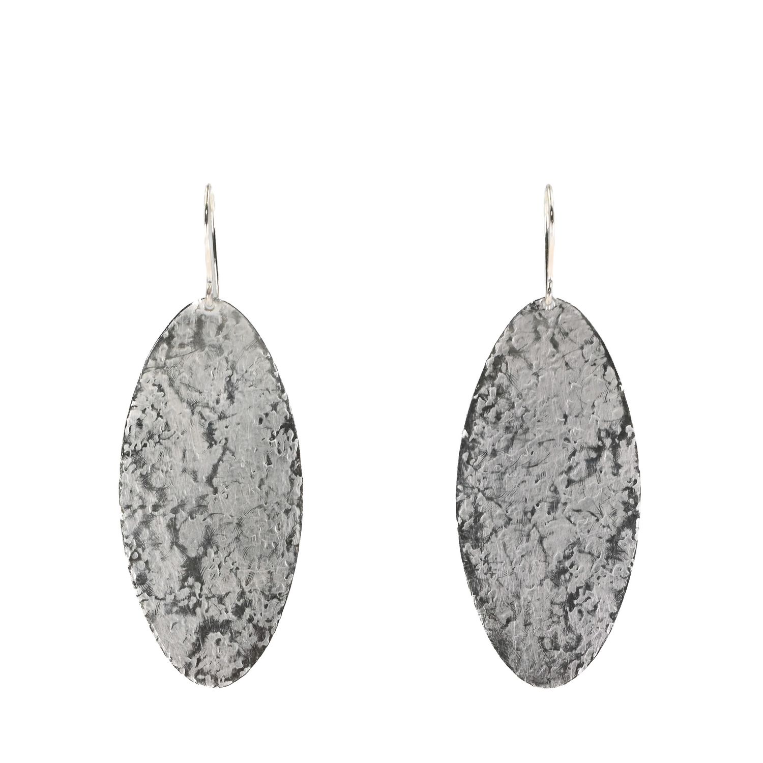 Boucles en oval d’argent martelé