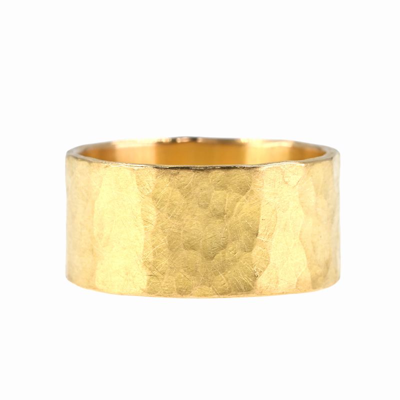 Anneau d'or martelé