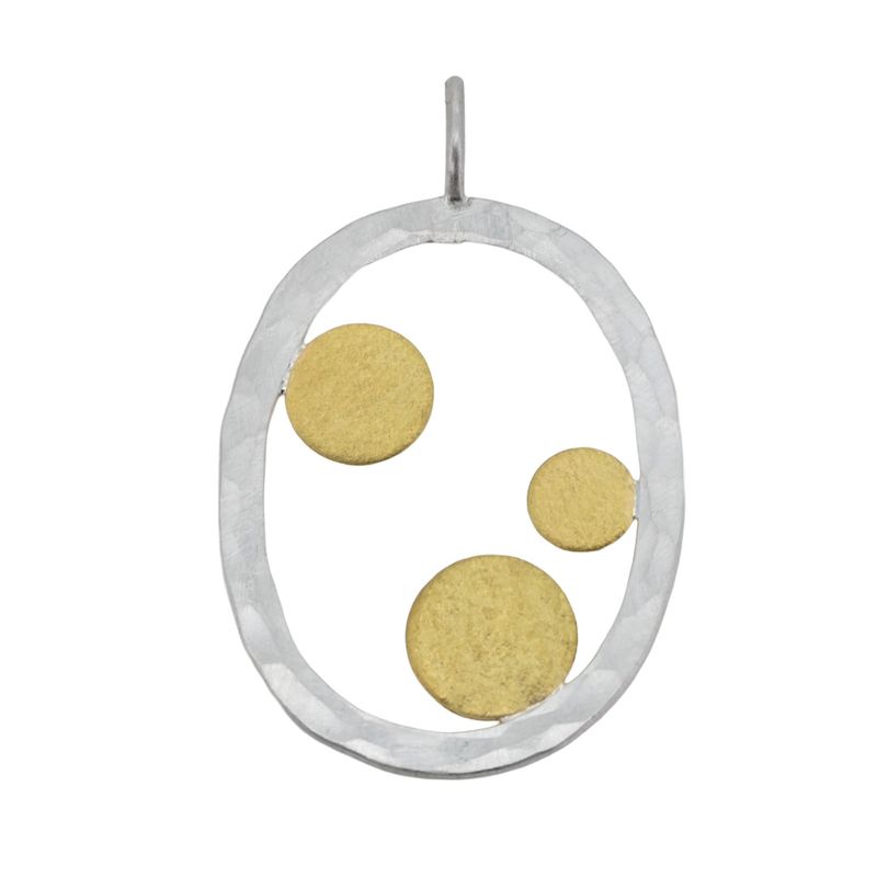 Pendentif oval d’argent et pastilles d’or Pendentif oval d’argent et pastilles d’or