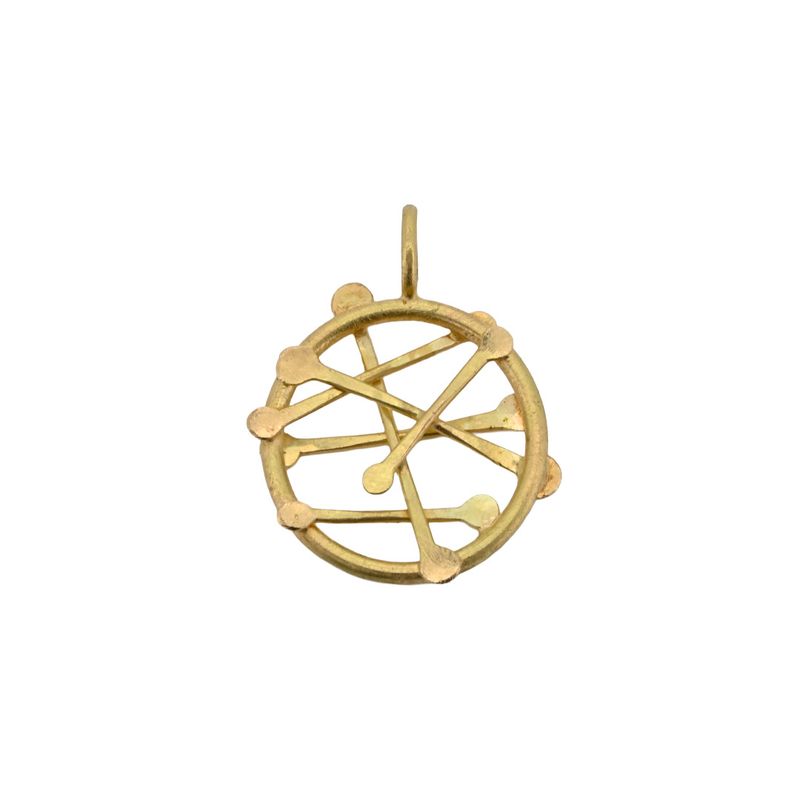 Pendentif rond en fil d’or Pendentif rond en fil d’or