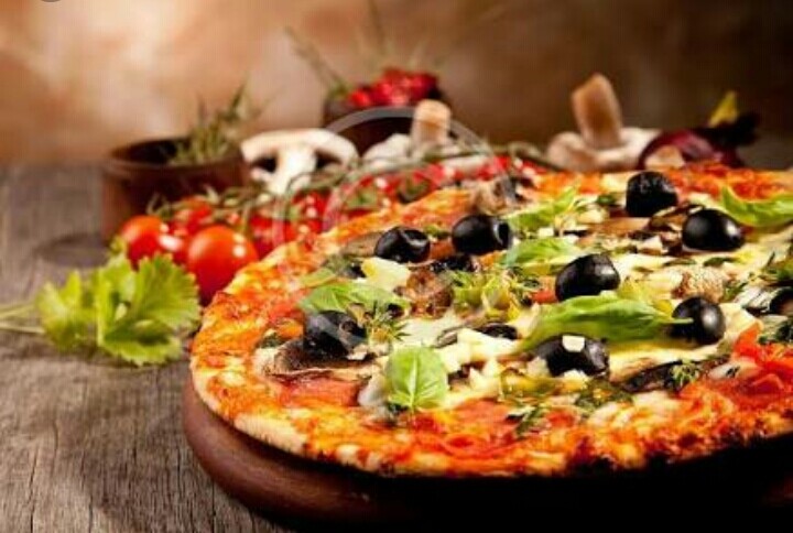 B.B.Q Pizza E.Large From Tehzeeb