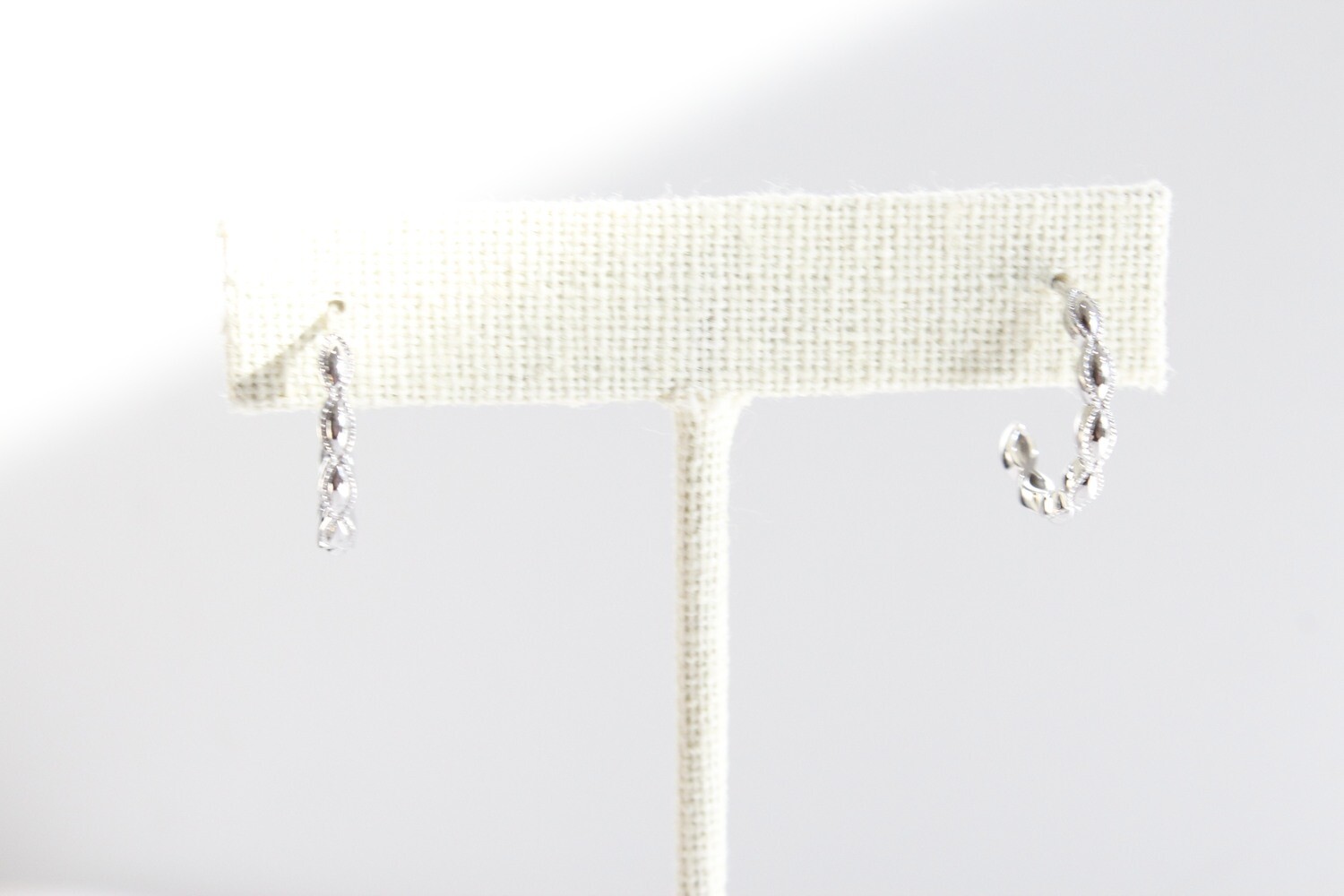 10KW VINTAGE STYLE HOOP EARRINGS ON POST 