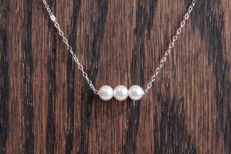 14KT WHITE GOLD AKOYA 3 PEARL NECKLACE 14KT WHITE GOLD AKOYA 3 PEARL NECKLACE