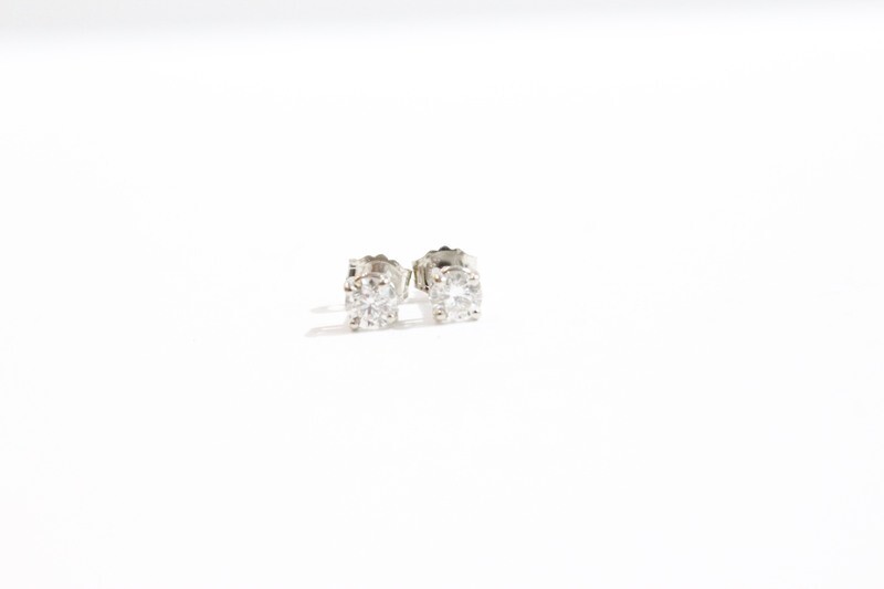14KW .31CT FOUR PRONG DIAMOND STUD EARRINGS 