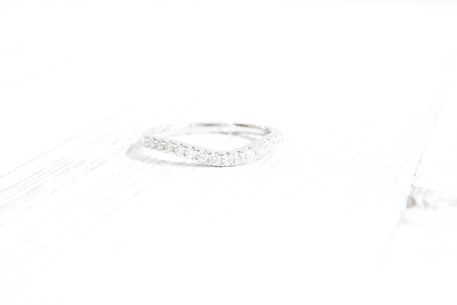 14kw .21ct Total Diamond Curved Band, 17 Round Stones 14kw .21ct Total Diamond Curved Band, 17 Round Stones