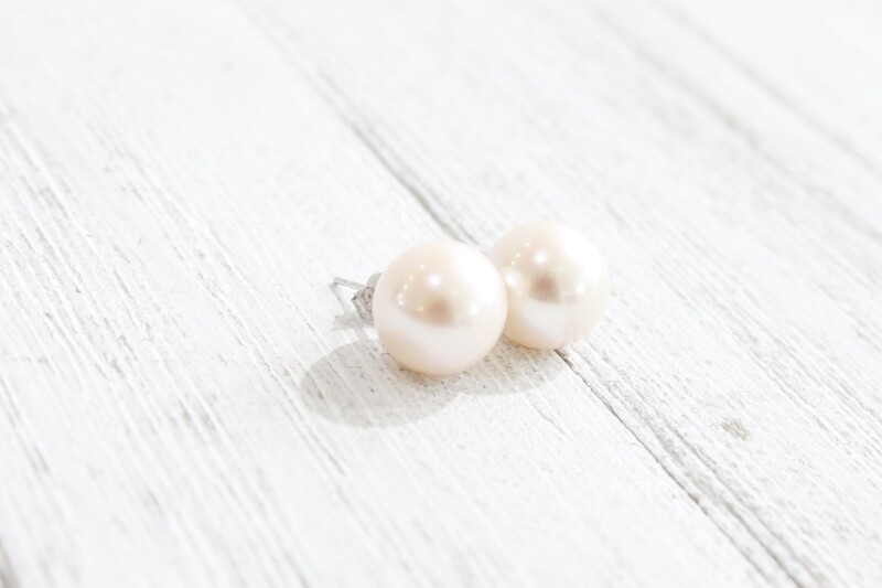 14kw 10.5-11mm Akoya Pearl Studs 