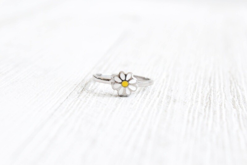 Sterling Silver Child&#39;s White and Yellow Enamel Daisy Ring