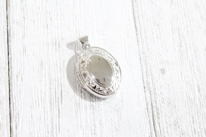 Sterling Silver 21mm Heart Border Oval Locket