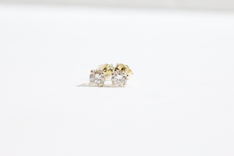 14ky .50ct Total Diamond Studs 