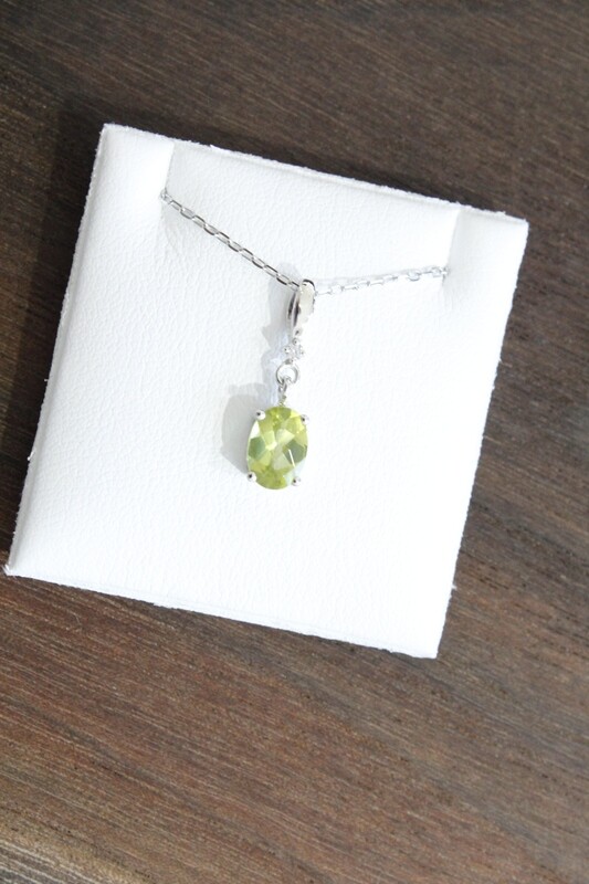 10kw Oval Peridot with Diamond Accent Necklace