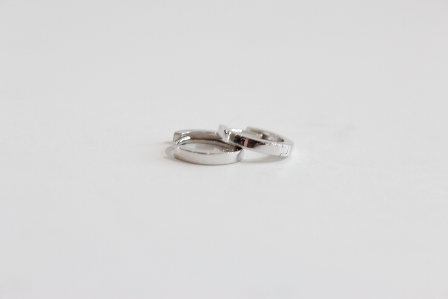 Sterling Silver Flat Polished Hinged Huggie Hoop Earrings