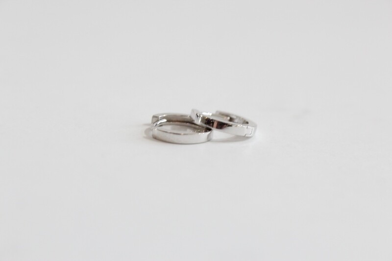 Sterling Silver Flat Polished Hinged Huggie Hoop Earrings