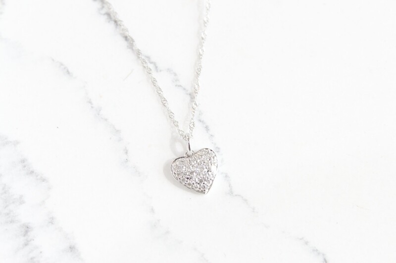 14kw .20ct Total Diamond Pave Heart Necklace, 29 Round Diamonds 