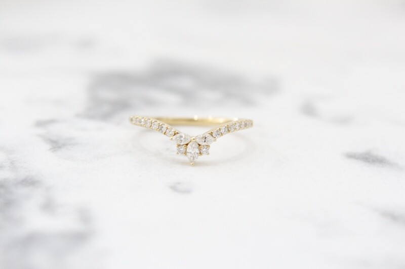 18ky .27ct Total Round &amp; Marquise Diamond V Band, 3 at .14ct Total &amp; 16 at .13ct Total