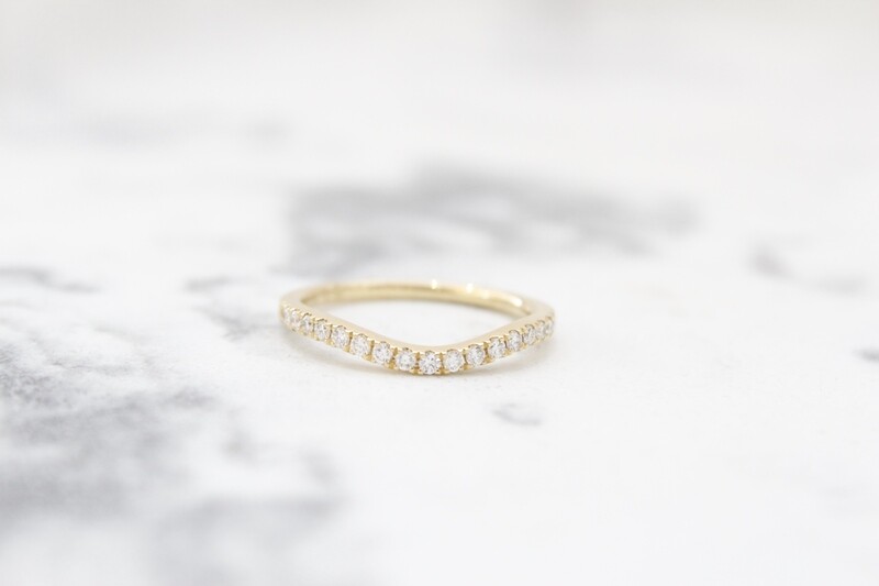 18ky .20ct Total Diamond Curved Band, 17 Round Diamonds